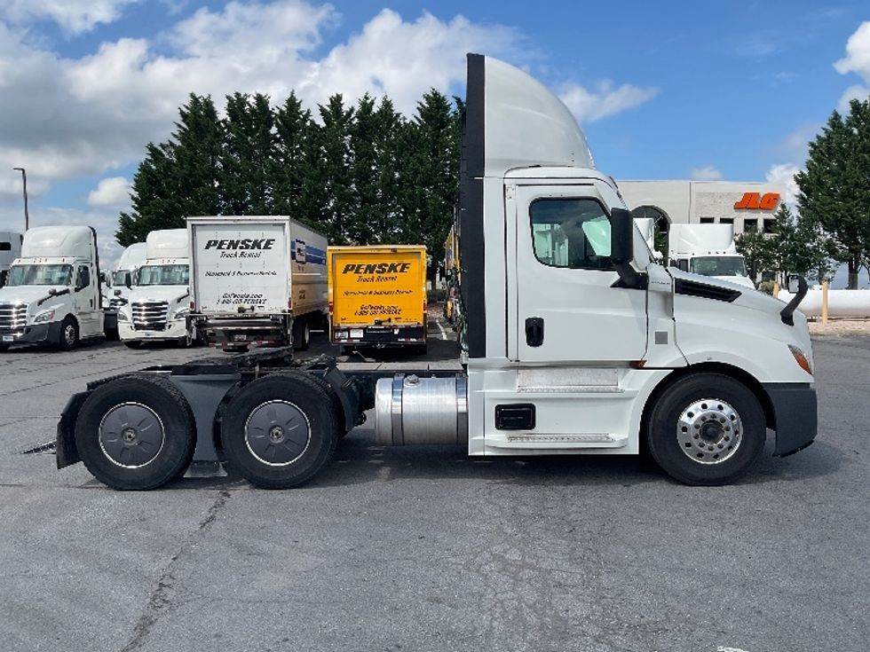 Day Cab Tractor-Heavy Duty Tractors-Freightliner-2022-T12664ST-Harrisburg-PA-679,332\n\t\tmiles-$ 29,500 - Image 8