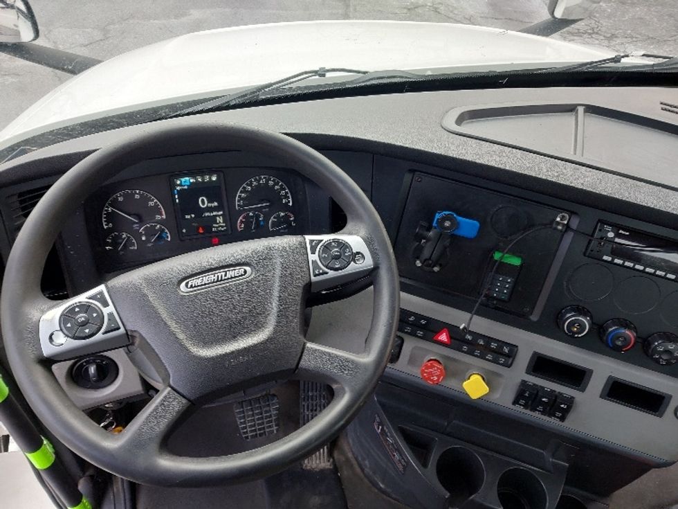 Day Cab Tractor-Heavy Duty Tractors-Freightliner-2022-T12664ST-Harrisburg-PA-700,639\n\t\tmiles-$ 30,000 - Image 11