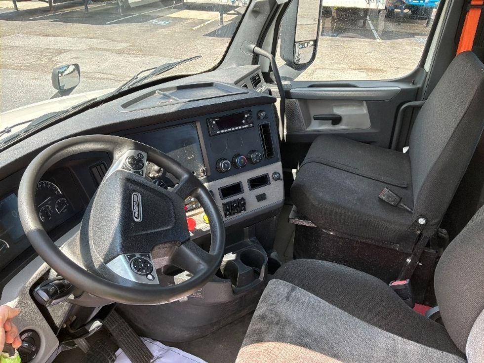 Day Cab Tractor-Heavy Duty Tractors-Freightliner-2022-T12664ST-Harrisburg-PA-718,727\n\t\tmiles-$ 29,500 - Image 10