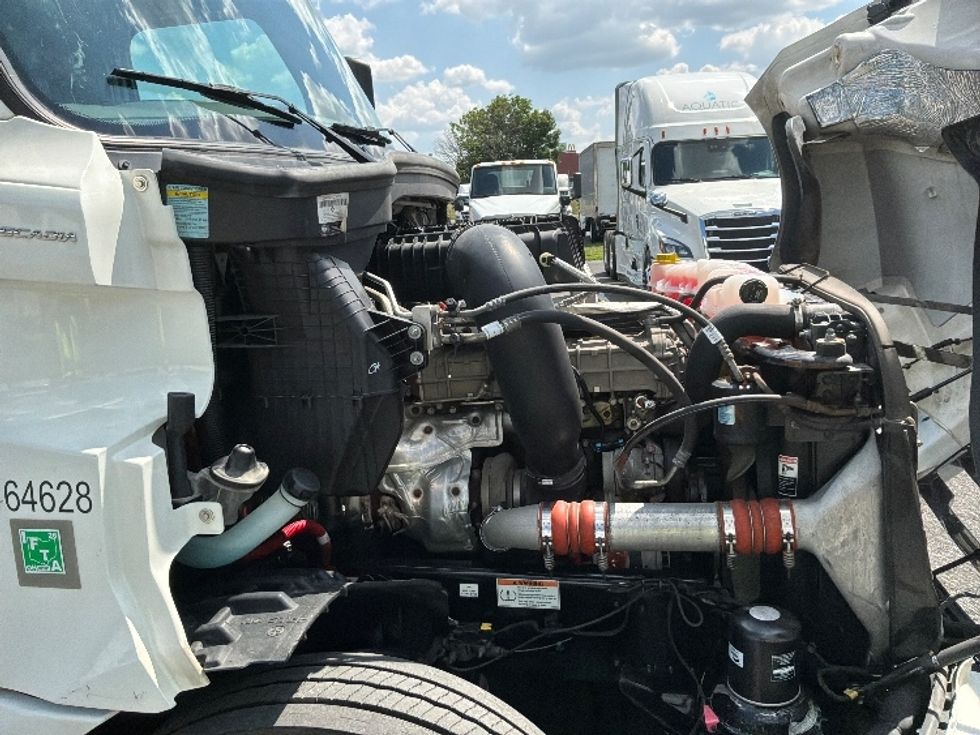Day Cab Tractor-Heavy Duty Tractors-Freightliner-2022-T12664ST-Harrisburg-PA-718,727\n\t\tmiles-$ 29,500 - Image 15