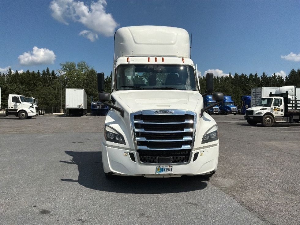 Day Cab Tractor-Heavy Duty Tractors-Freightliner-2022-T12664ST-Harrisburg-PA-718,727\n\t\tmiles-$ 29,500 - Image 2
