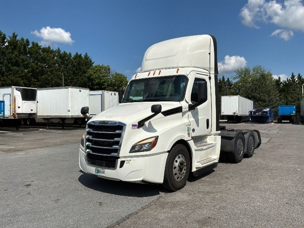 Day Cab Tractor-Heavy Duty Tractors-Freightliner-2022-T12664ST-Harrisburg-PA-718,727\n\t\tmiles-$ 29,500 - Image 3