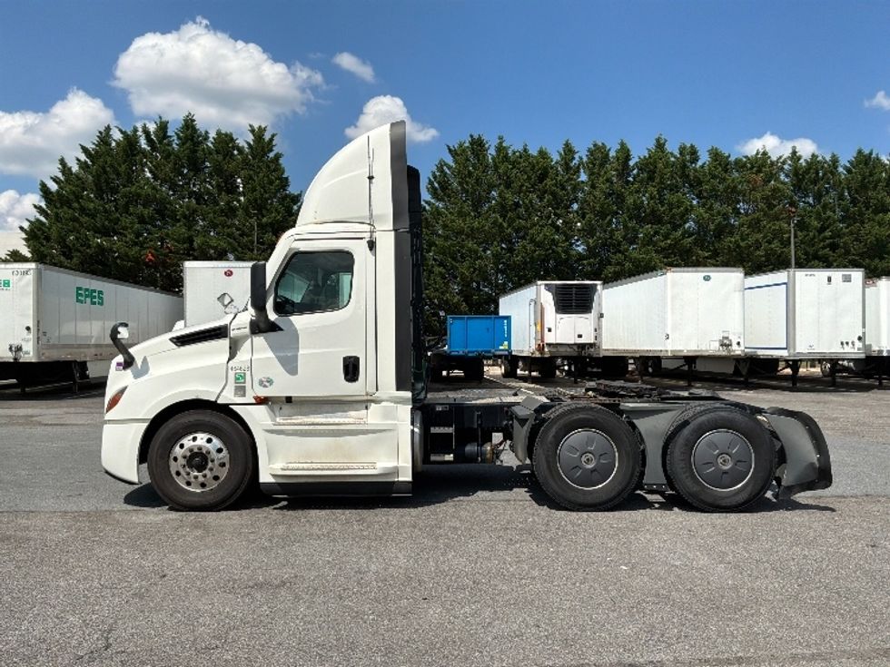 Day Cab Tractor-Heavy Duty Tractors-Freightliner-2022-T12664ST-Harrisburg-PA-718,727\n\t\tmiles-$ 29,500 - Image 4