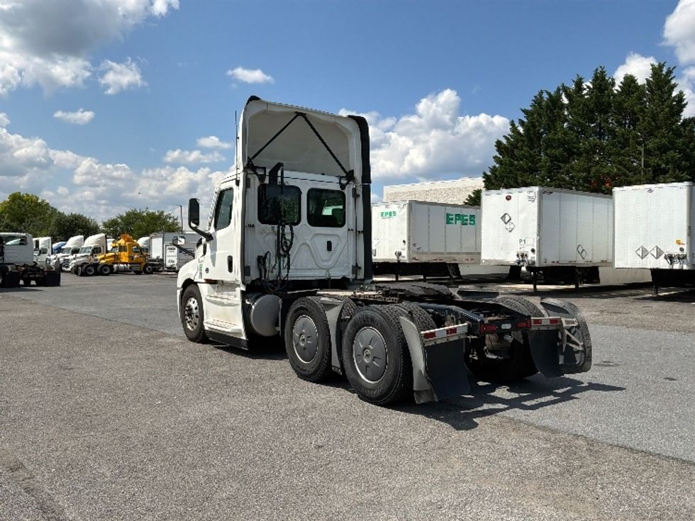 Day Cab Tractor-Heavy Duty Tractors-Freightliner-2022-T12664ST-Harrisburg-PA-718,727\n\t\tmiles-$ 29,500 - Image 5
