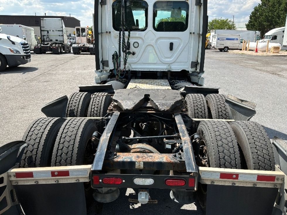Day Cab Tractor-Heavy Duty Tractors-Freightliner-2022-T12664ST-Harrisburg-PA-718,727\n\t\tmiles-$ 29,500 - Image 6