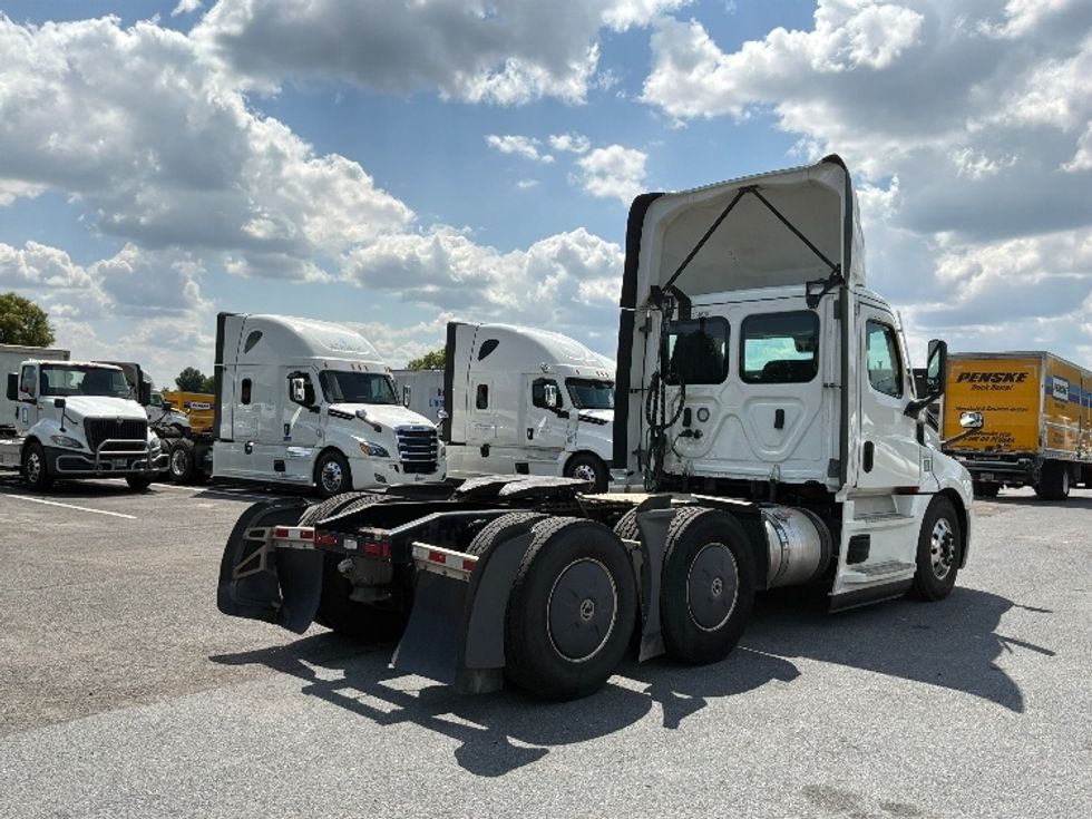 Day Cab Tractor-Heavy Duty Tractors-Freightliner-2022-T12664ST-Harrisburg-PA-718,727\n\t\tmiles-$ 29,500 - Image 7