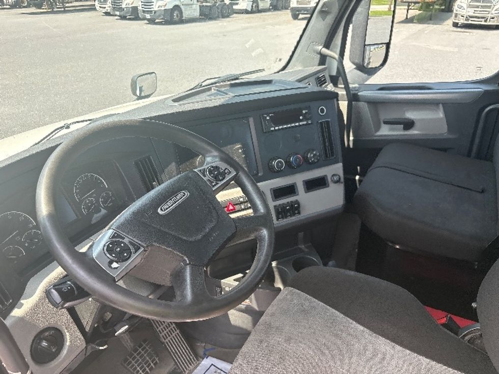 Day Cab Tractor-Heavy Duty Tractors-Freightliner-2022-T12664ST-Harrisburg-PA-731,760\n\t\tmiles-$ 29,500 - Image 10