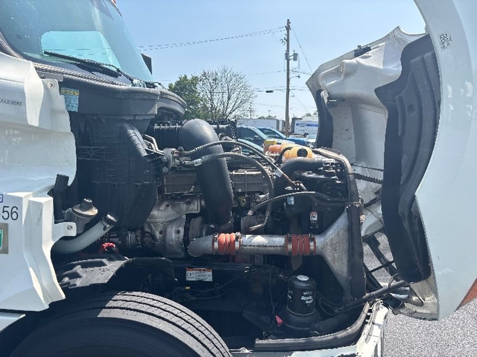 Day Cab Tractor-Heavy Duty Tractors-Freightliner-2022-T12664ST-Harrisburg-PA-731,760\n\t\tmiles-$ 29,500 - Image 15