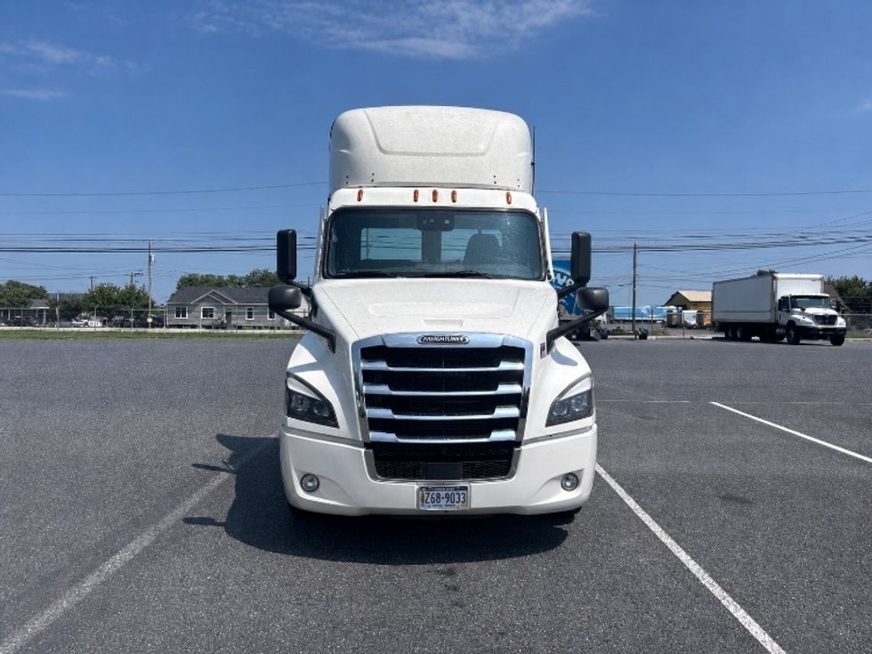 Day Cab Tractor-Heavy Duty Tractors-Freightliner-2022-T12664ST-Harrisburg-PA-731,760\n\t\tmiles-$ 29,500 - Image 2