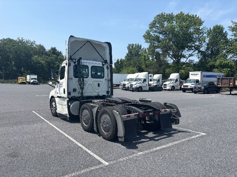 Day Cab Tractor-Heavy Duty Tractors-Freightliner-2022-T12664ST-Harrisburg-PA-731,760\n\t\tmiles-$ 29,500 - Image 5