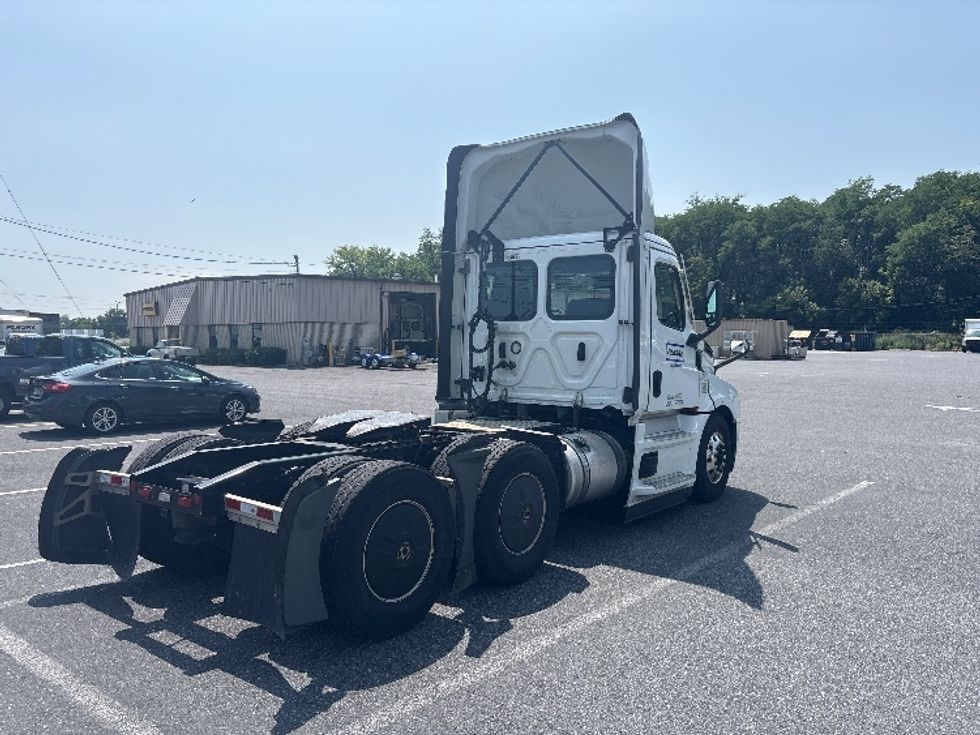 Day Cab Tractor-Heavy Duty Tractors-Freightliner-2022-T12664ST-Harrisburg-PA-731,760\n\t\tmiles-$ 29,500 - Image 7