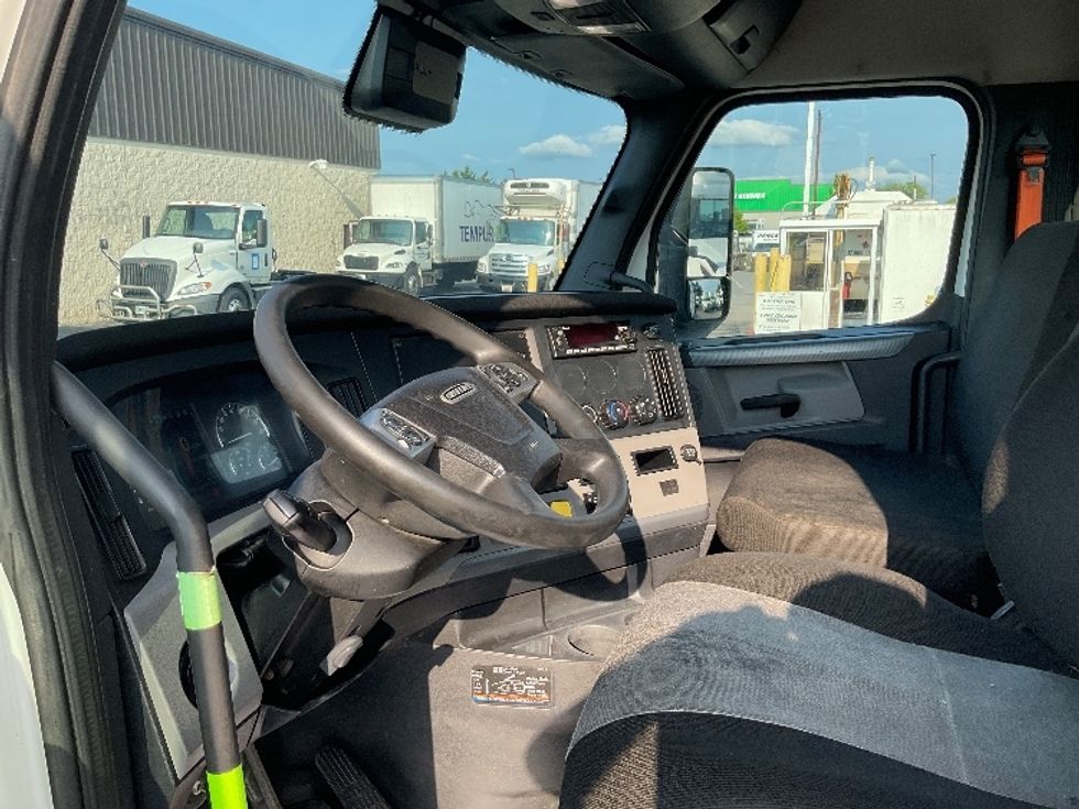 Day Cab Tractor-Heavy Duty Tractors-Freightliner-2022-T12664ST-Harrisburg-PA-734,476\n\t\tmiles-$ 29,500 - Image 10