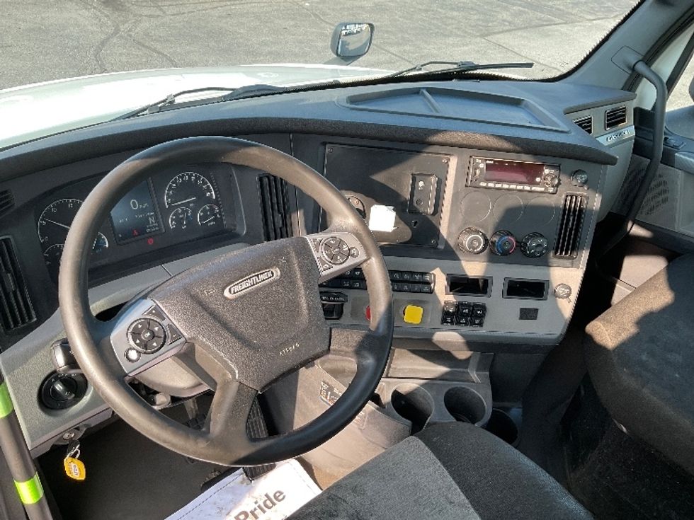 Day Cab Tractor-Heavy Duty Tractors-Freightliner-2022-T12664ST-Harrisburg-PA-734,476\n\t\tmiles-$ 29,500 - Image 11