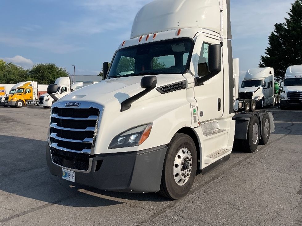 Day Cab Tractor-Heavy Duty Tractors-Freightliner-2022-T12664ST-Harrisburg-PA-734,476\n\t\tmiles-$ 29,500 - Image 3