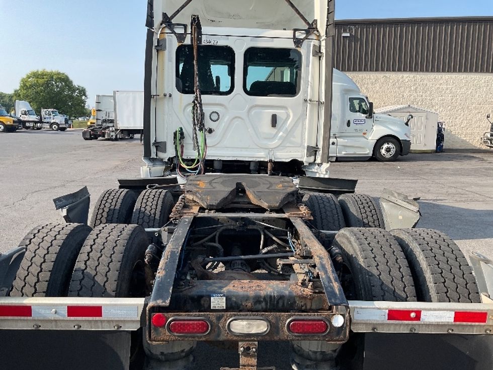 Day Cab Tractor-Heavy Duty Tractors-Freightliner-2022-T12664ST-Harrisburg-PA-734,476\n\t\tmiles-$ 29,500 - Image 6