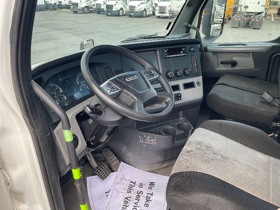 Day Cab Tractor-Heavy Duty Tractors-Freightliner-2022-T12664ST-Harrisburg-PA-746,026\n\t\tmiles-$ 29,500 - Image 10