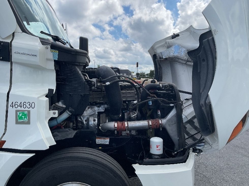 Day Cab Tractor-Heavy Duty Tractors-Freightliner-2022-T12664ST-Harrisburg-PA-746,026\n\t\tmiles-$ 29,500 - Image 15