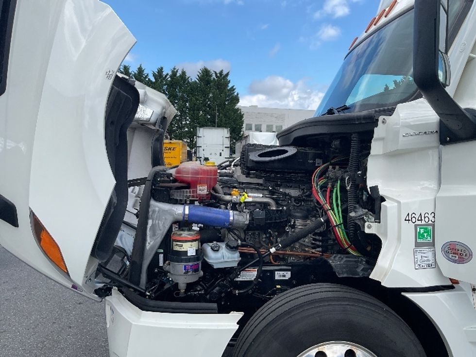 Day Cab Tractor-Heavy Duty Tractors-Freightliner-2022-T12664ST-Harrisburg-PA-746,026\n\t\tmiles-$ 29,500 - Image 16