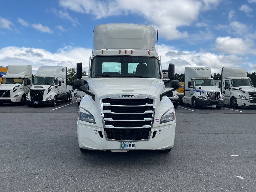 Day Cab Tractor-Heavy Duty Tractors-Freightliner-2022-T12664ST-Harrisburg-PA-746,026\n\t\tmiles-$ 29,500 - Image 2