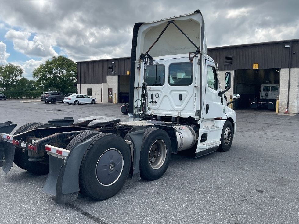 Day Cab Tractor-Heavy Duty Tractors-Freightliner-2022-T12664ST-Harrisburg-PA-746,026\n\t\tmiles-$ 29,500 - Image 7