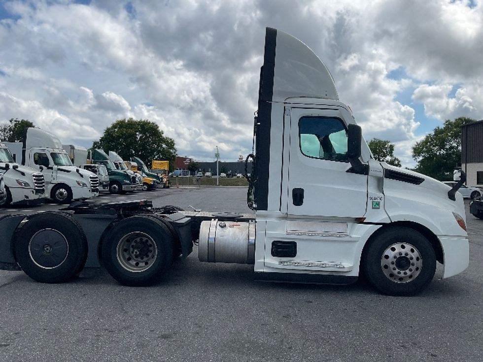 Day Cab Tractor-Heavy Duty Tractors-Freightliner-2022-T12664ST-Harrisburg-PA-746,026\n\t\tmiles-$ 29,500 - Image 8
