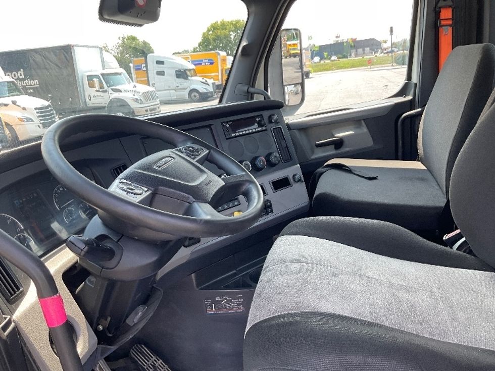 Day Cab Tractor-Heavy Duty Tractors-Freightliner-2022-T12664ST-Harrisburg-PA-756,655\n\t\tmiles-$ 29,500 - Image 10