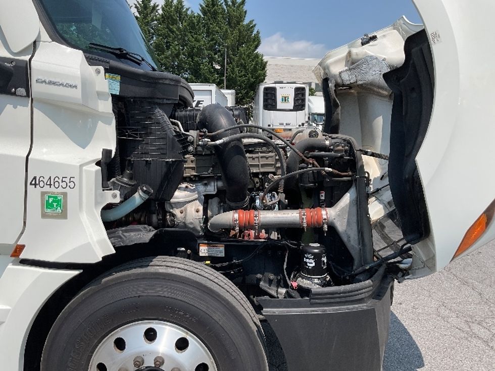 Day Cab Tractor-Heavy Duty Tractors-Freightliner-2022-T12664ST-Harrisburg-PA-756,655\n\t\tmiles-$ 29,500 - Image 15