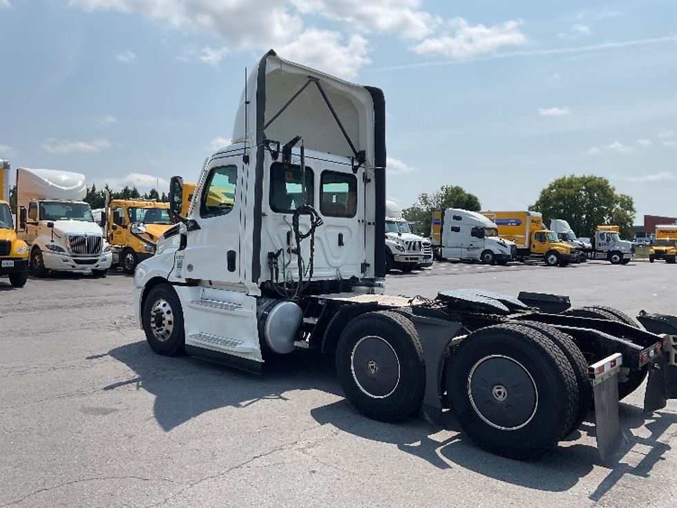 Day Cab Tractor-Heavy Duty Tractors-Freightliner-2022-T12664ST-Harrisburg-PA-756,655\n\t\tmiles-$ 29,500 - Image 5