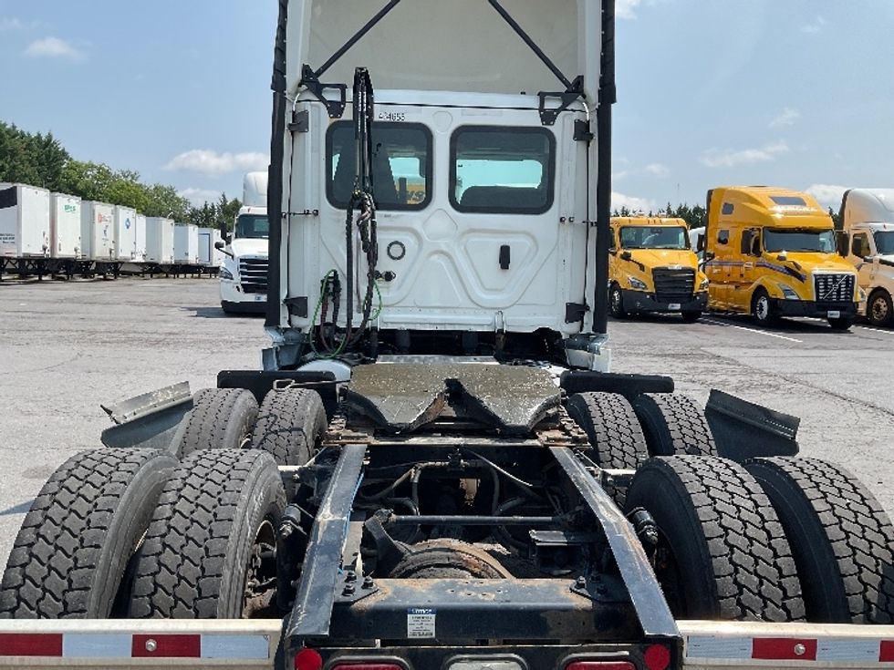 Day Cab Tractor-Heavy Duty Tractors-Freightliner-2022-T12664ST-Harrisburg-PA-756,655\n\t\tmiles-$ 29,500 - Image 6
