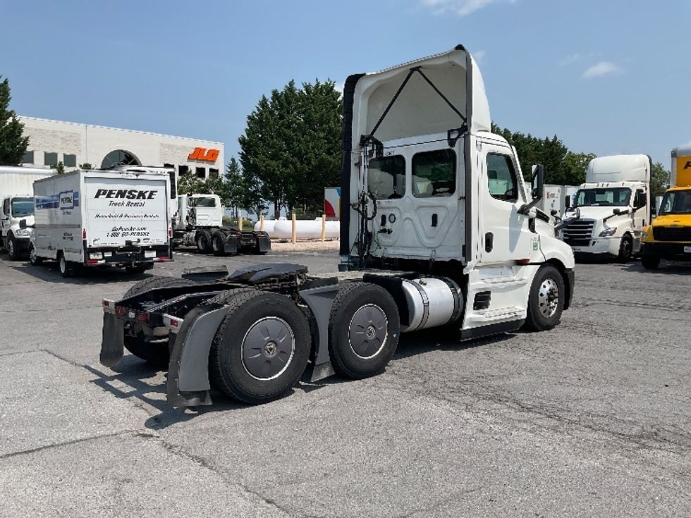 Day Cab Tractor-Heavy Duty Tractors-Freightliner-2022-T12664ST-Harrisburg-PA-756,655\n\t\tmiles-$ 29,500 - Image 7