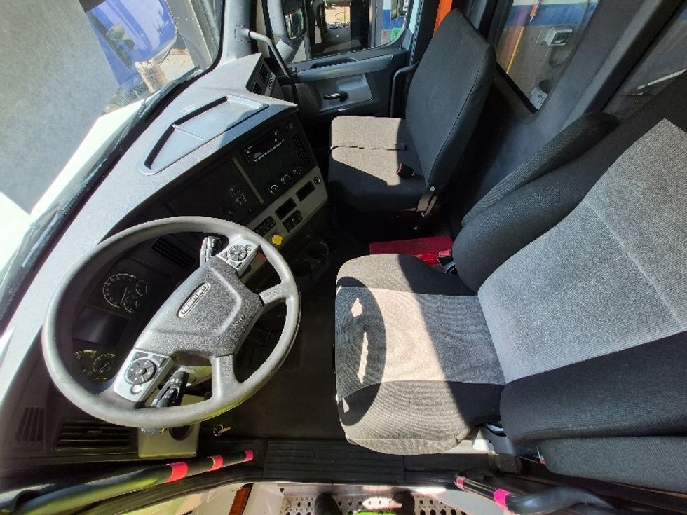 Day Cab Tractor-Heavy Duty Tractors-Freightliner-2022-T12664ST-Harrisburg-PA-796,667\n\t\tmiles-$ 29,500 - Image 10