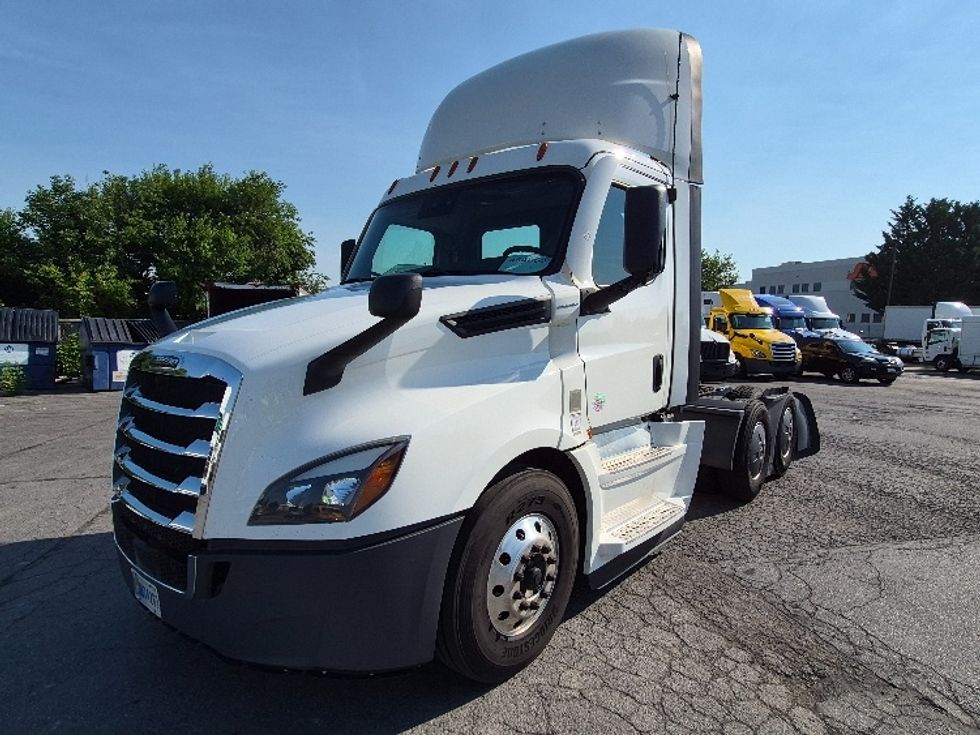 Day Cab Tractor-Heavy Duty Tractors-Freightliner-2022-T12664ST-Harrisburg-PA-796,667\n\t\tmiles-$ 29,500 - Image 3