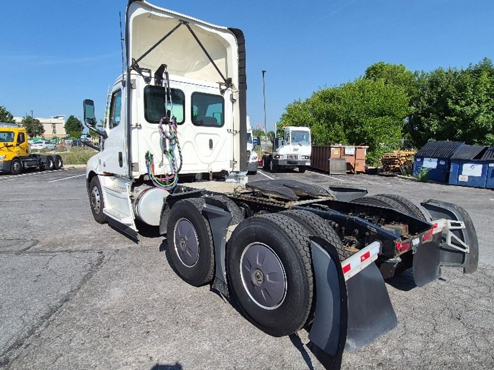 Day Cab Tractor-Heavy Duty Tractors-Freightliner-2022-T12664ST-Harrisburg-PA-796,667\n\t\tmiles-$ 29,500 - Image 5