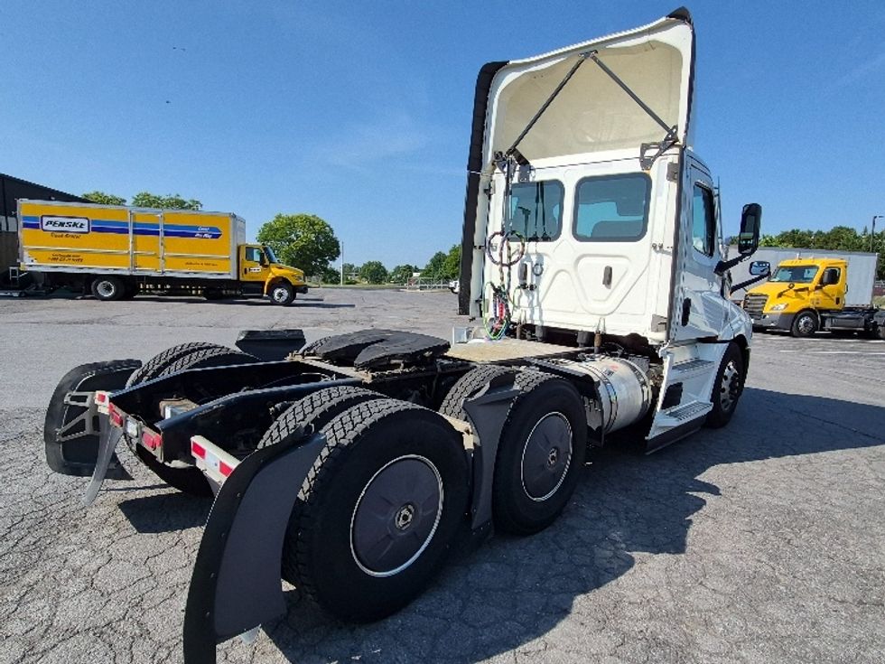 Day Cab Tractor-Heavy Duty Tractors-Freightliner-2022-T12664ST-Harrisburg-PA-796,667\n\t\tmiles-$ 29,500 - Image 7
