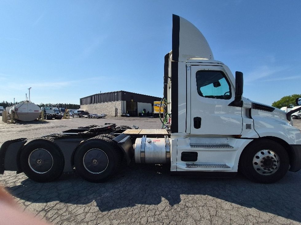 Day Cab Tractor-Heavy Duty Tractors-Freightliner-2022-T12664ST-Harrisburg-PA-796,667\n\t\tmiles-$ 29,500 - Image 8