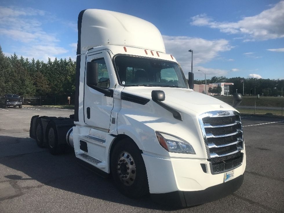 Day Cab Tractor-Heavy Duty Tractors-Freightliner-2022-T12664ST-Harrisburg-PA-796,838\n\t\tmiles-$ 34,000 - Image 1