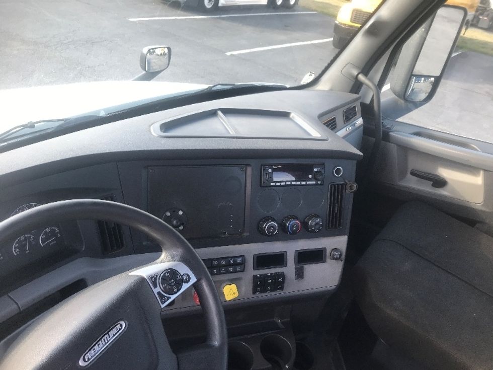 Day Cab Tractor-Heavy Duty Tractors-Freightliner-2022-T12664ST-Harrisburg-PA-796,838\n\t\tmiles-$ 34,000 - Image 10