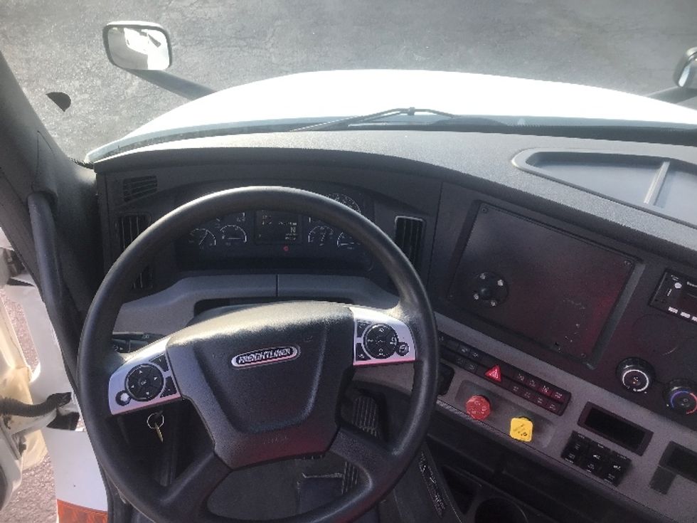 Day Cab Tractor-Heavy Duty Tractors-Freightliner-2022-T12664ST-Harrisburg-PA-796,838\n\t\tmiles-$ 34,000 - Image 11