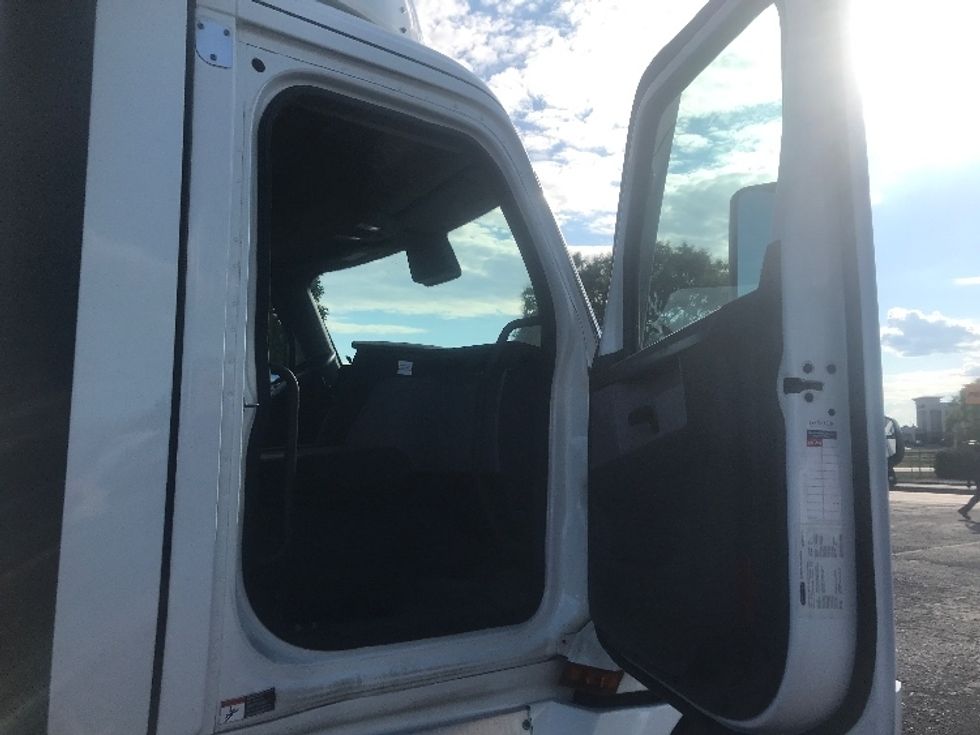 Day Cab Tractor-Heavy Duty Tractors-Freightliner-2022-T12664ST-Harrisburg-PA-796,838\n\t\tmiles-$ 34,000 - Image 12