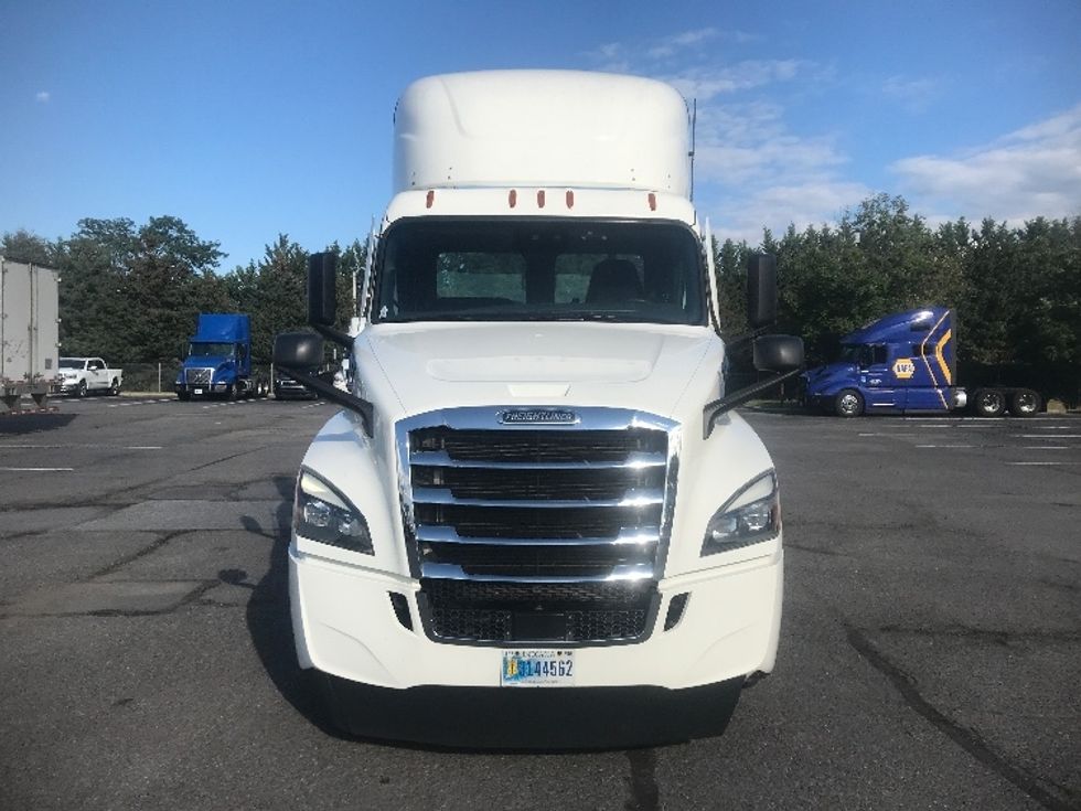 Day Cab Tractor-Heavy Duty Tractors-Freightliner-2022-T12664ST-Harrisburg-PA-796,838\n\t\tmiles-$ 34,000 - Image 2