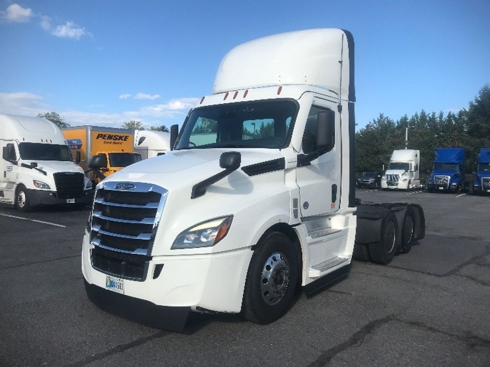 Day Cab Tractor-Heavy Duty Tractors-Freightliner-2022-T12664ST-Harrisburg-PA-796,838\n\t\tmiles-$ 34,000 - Image 3