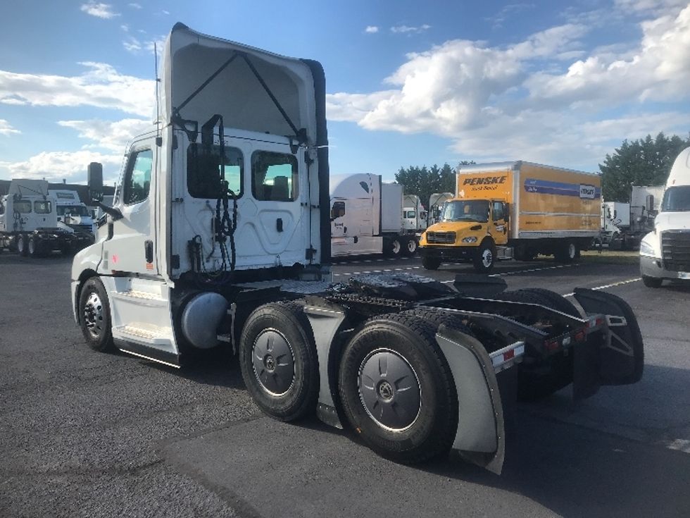 Day Cab Tractor-Heavy Duty Tractors-Freightliner-2022-T12664ST-Harrisburg-PA-796,838\n\t\tmiles-$ 34,000 - Image 5