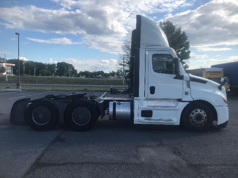 Day Cab Tractor-Heavy Duty Tractors-Freightliner-2022-T12664ST-Harrisburg-PA-796,838\n\t\tmiles-$ 34,000 - Image 8