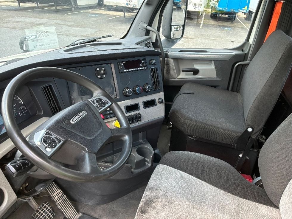 Day Cab Tractor-Heavy Duty Tractors-Freightliner-2022-T12664ST-Harrisburg-PA-816,244\n\t\tmiles-$ 29,500 - Image 10