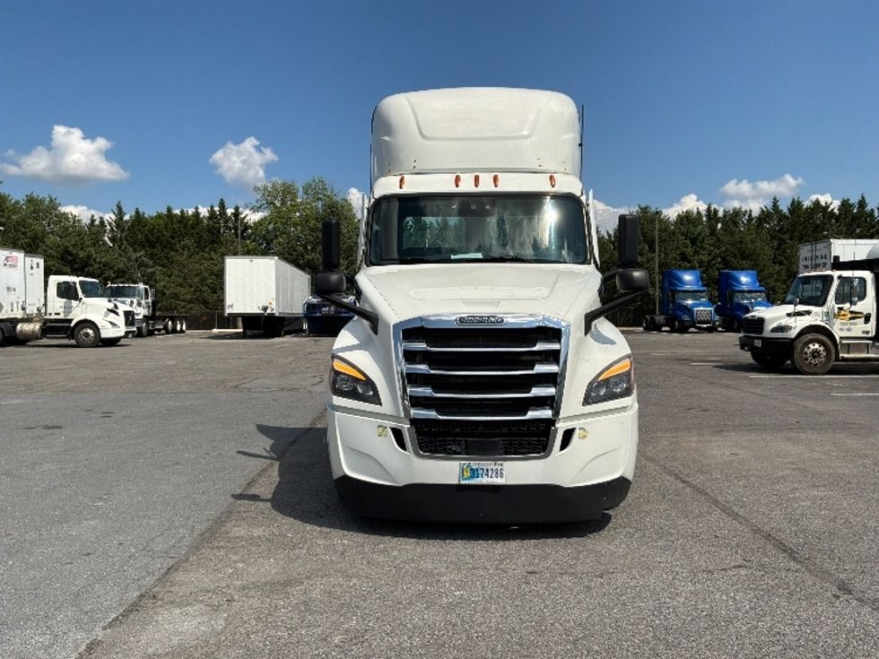 Day Cab Tractor-Heavy Duty Tractors-Freightliner-2022-T12664ST-Harrisburg-PA-816,244\n\t\tmiles-$ 29,500 - Image 2
