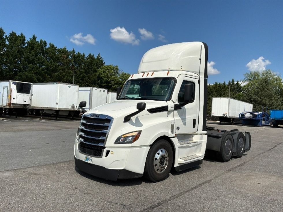 Day Cab Tractor-Heavy Duty Tractors-Freightliner-2022-T12664ST-Harrisburg-PA-816,244\n\t\tmiles-$ 29,500 - Image 3