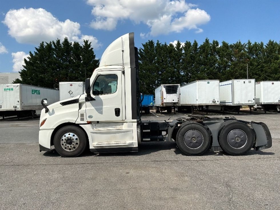 Day Cab Tractor-Heavy Duty Tractors-Freightliner-2022-T12664ST-Harrisburg-PA-816,244\n\t\tmiles-$ 29,500 - Image 4