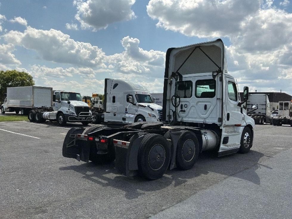 Day Cab Tractor-Heavy Duty Tractors-Freightliner-2022-T12664ST-Harrisburg-PA-816,244\n\t\tmiles-$ 29,500 - Image 7
