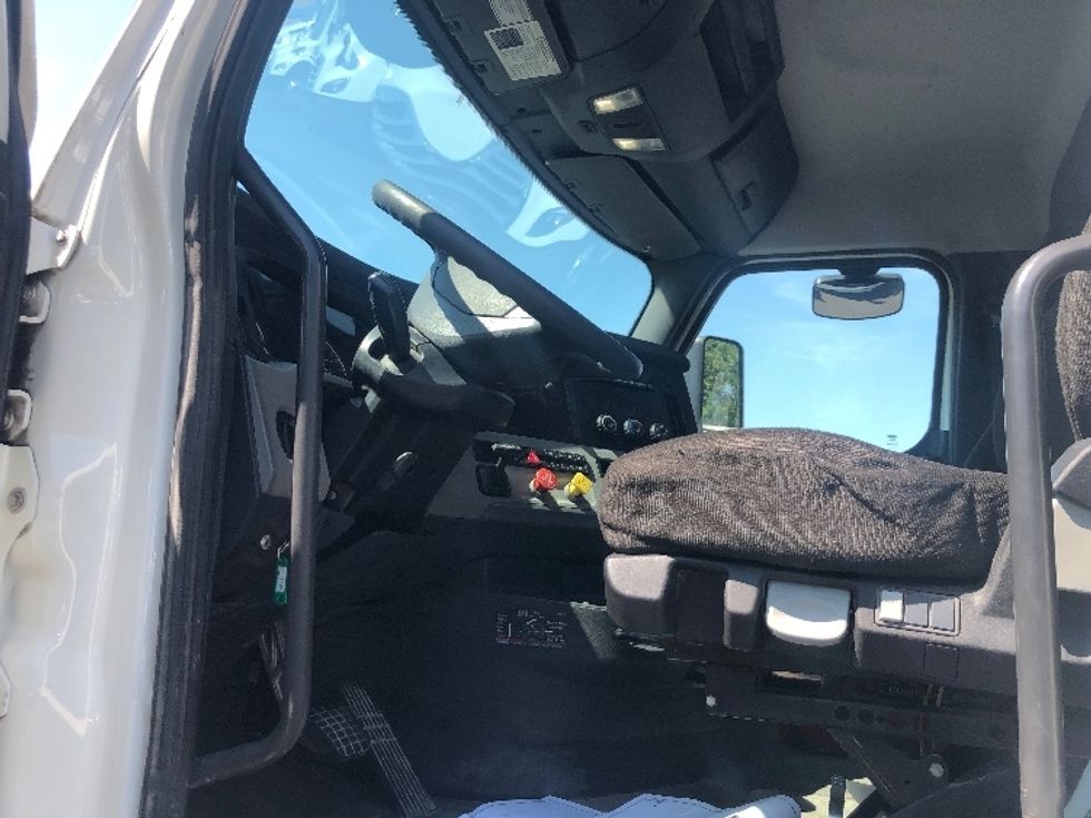 Day Cab Tractor-Heavy Duty Tractors-Freightliner-2022-T12664ST-Indianapolis-IN-364,074\n\t\tmiles-$ 65,500 - Image 17