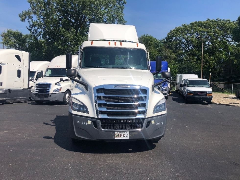 Day Cab Tractor-Heavy Duty Tractors-Freightliner-2022-T12664ST-Indianapolis-IN-364,074\n\t\tmiles-$ 65,500 - Image 2